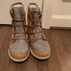 Sorel Joan Boot, size 9, tan and gray